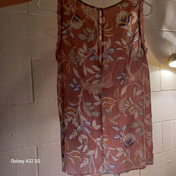 BUNDLE 2 FOR $10 Lauren Conrad Sleeveless Blouse - Picture 4 of 5